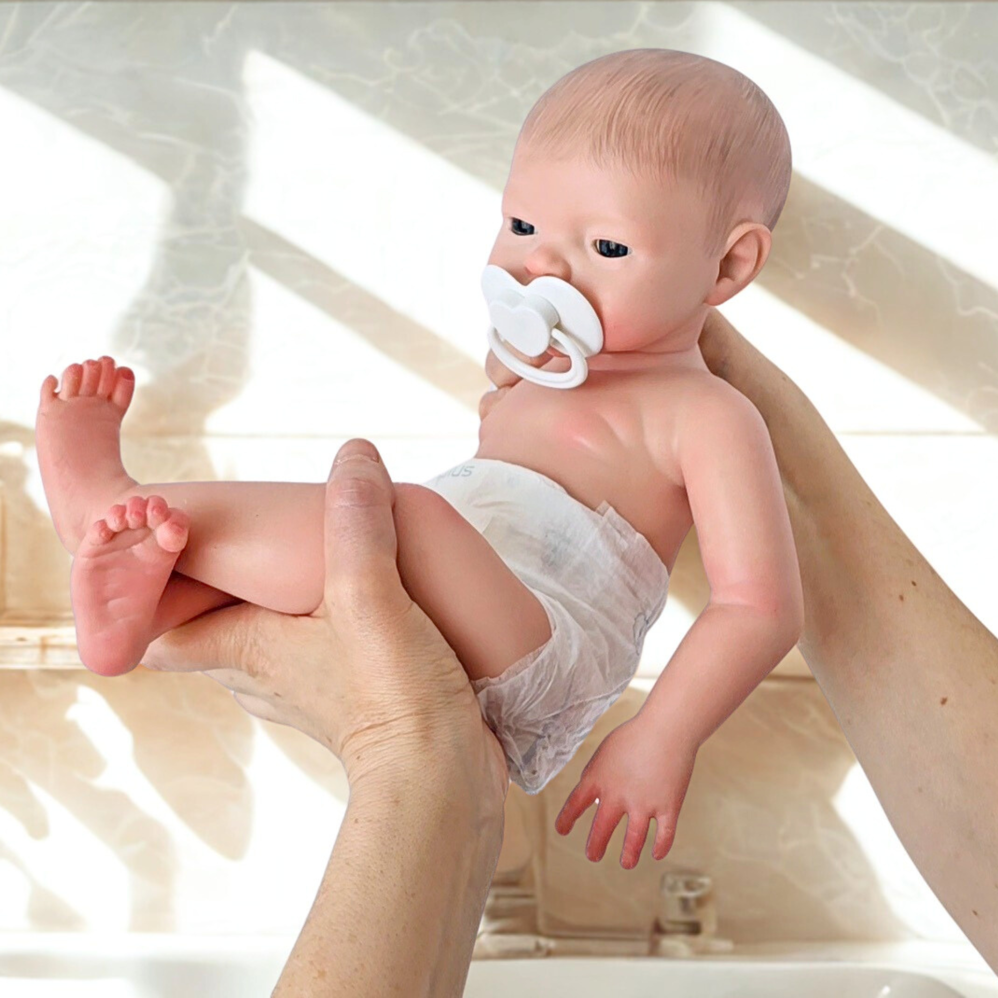Bebé reborn de Silicona Platino Adriana - Sistema Líquidos (BEBE 🍼 y HACE PIS 💦), Pelo Pintado, Pintada a Mano y Bañable -  Mide 44 cm y pesa 2.5 Kg