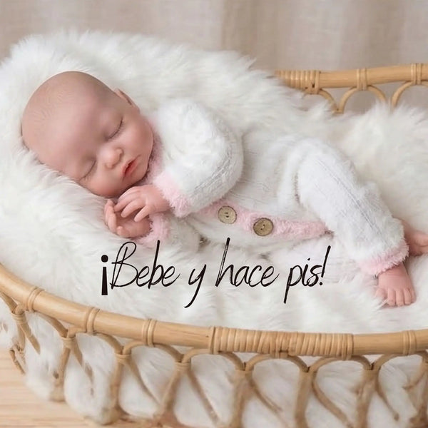 Bebe reborn silicona Lucía, primer plano de su sistema de líquidos: bebe y hace pis