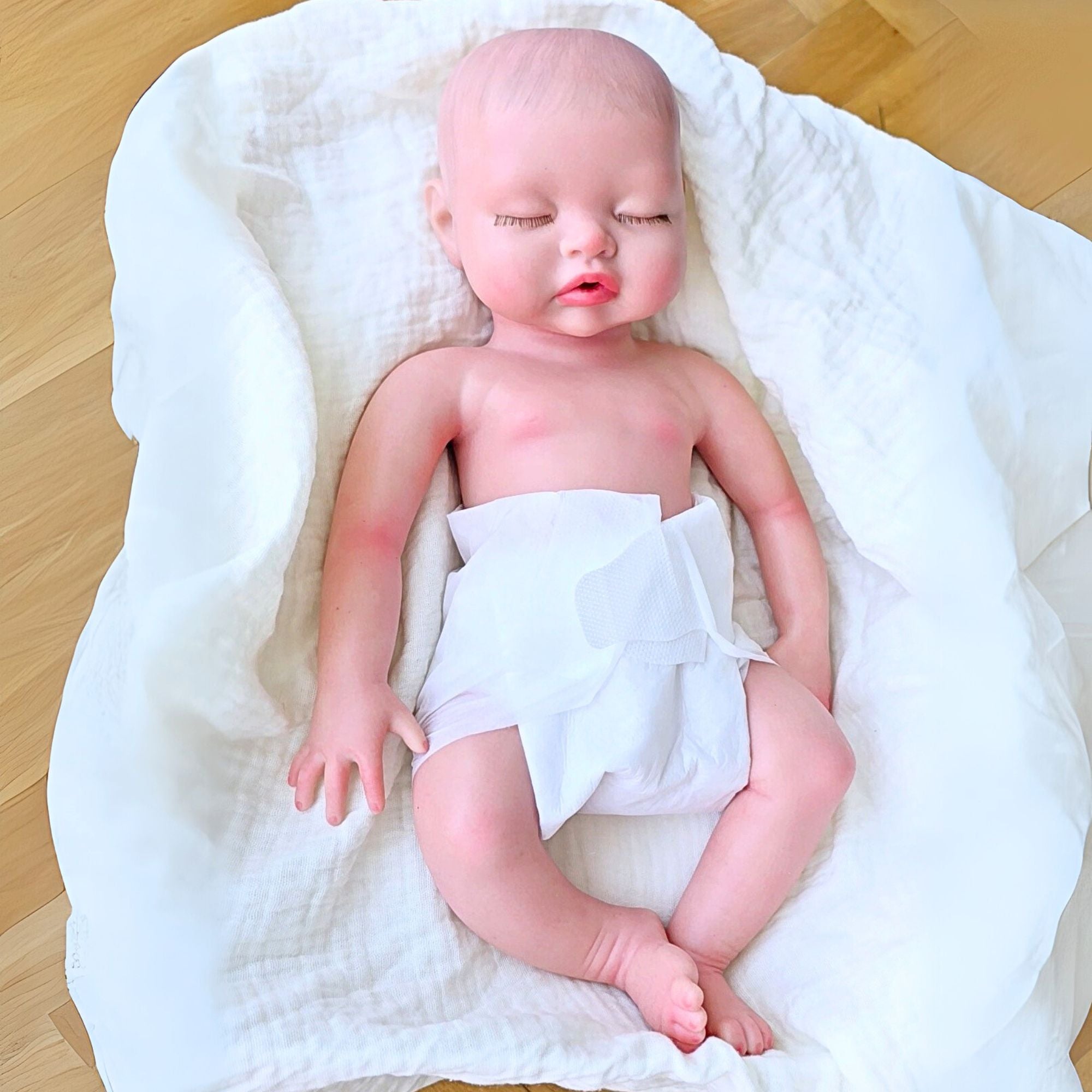 Bebé reborn de Silicona Platino Leo - Pelo PINTADO a mano y bañable - Mide 43 cm y pesa 2.5 Kg