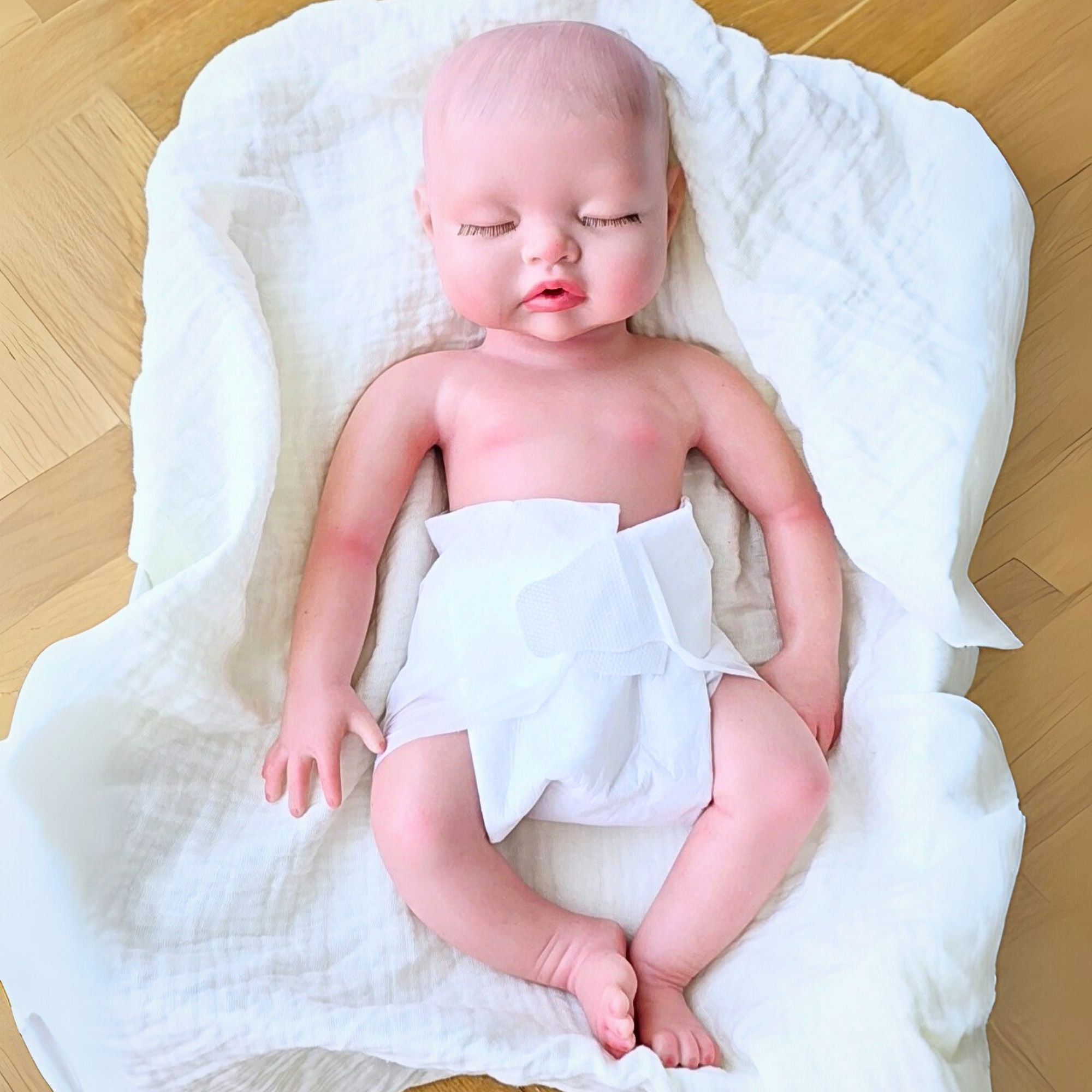 Bebé reborn de Silicona Platino Leo - Pelo PINTADO a mano y bañable - Mide 43 cm y pesa 2.5 Kg